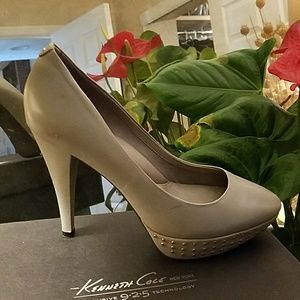 Gorgeous Kenneth Cole 9-2-5  pumps